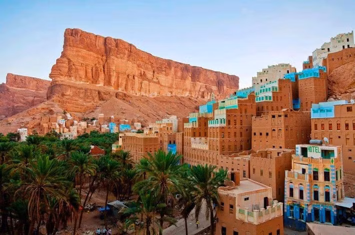  Cộng đồng dân cư mang bản sắc riêng. Người Socotra nói ngôn ngữ Soqotri cổ, thuộc nhóm ngôn ngữ Nam Ả Rập hiện đại, phản ánh lịch sử văn hóa lâu đời và tương đối tách biệt với phần còn lại của khu vực. Ảnh: Pinterest.