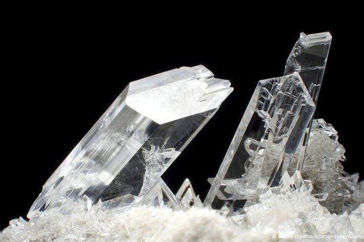  Vẻ đẹp vi mô của trật tự tự nhiên. Những hình dạng tinh thể kỳ lạ không phải ngẫu nhiên, mà là kết quả trực tiếp của các quy luật vật lý và hóa học chi phối Trái Đất. Ảnh: Pinterest.