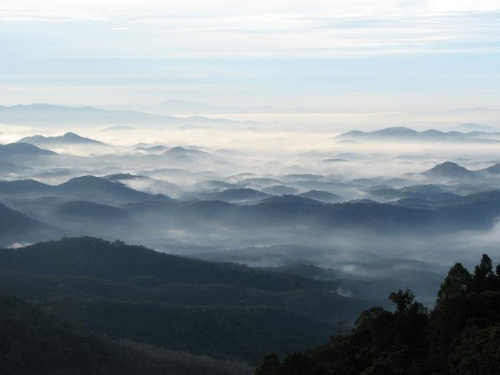  Ý nghĩa văn hóa với người bản địa. Đối với cộng đồng địa phương, Makhonjwa không chỉ là dãy núi cổ mà còn gắn liền với truyền thuyết, tín ngưỡng và bản sắc văn hóa được truyền lại qua nhiều thế hệ. Ảnh: Pinterest.