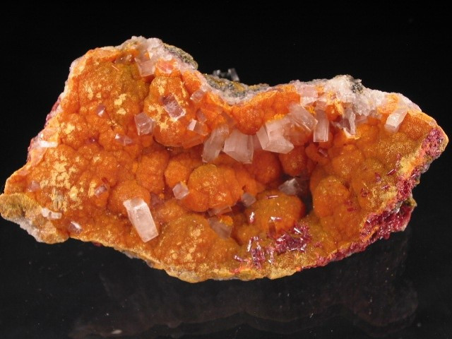  Tên gọi bắt nguồn từ tiếng Latin cổ. Từ “orpiment” xuất phát từ auripigmentum, nghĩa là “sắc tố vàng”, phản ánh đặc tính thị giác của khoáng vật này. Ảnh: Pinterest.