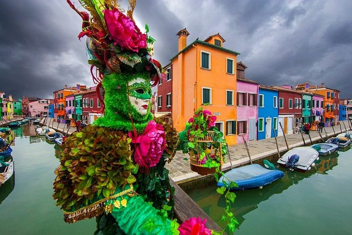  Lễ hội hóa trang độc đáo. Lễ hội Carnival Venice với những chiếc mặt nạ cầu kỳ có lịch sử từ thế kỷ 12, cho phép người dân ẩn danh và hòa mình vào không khí lễ hội đầy sắc màu. Ảnh: Pinterest.