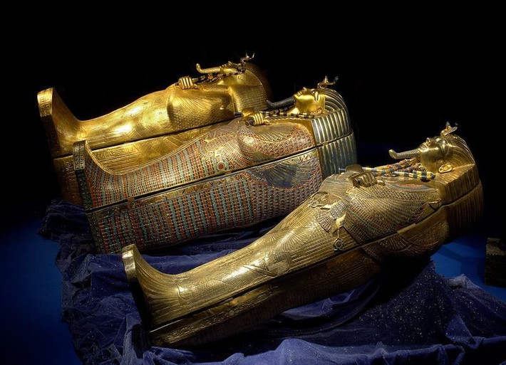  Tutankhamun đã khôi phục tín ngưỡng cổ truyền của Ai Cập. Theo các tư liệu lịch sử, ông phục hồi việc thờ thần Amun sau thời kỳ cải cách tôn giáo của Akhenaten. Ảnh: Pinterest.
