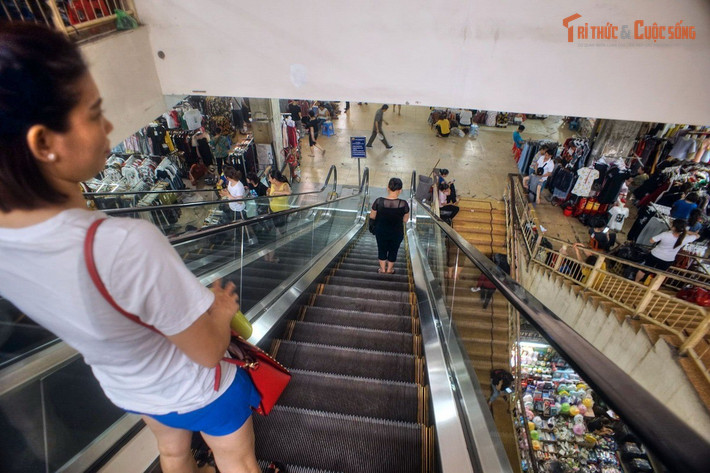 Là biểu tượng của đời sống thương mại Hà Nội xưa và nay. Trải qua biến động lịch sử, chợ Đồng Xuân vẫn giữ vai trò trung tâm buôn bán, phản ánh sức sống bền bỉ của văn hóa đô thị Hà Nội.