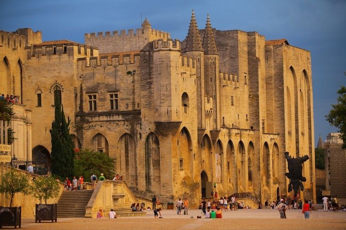  Là điểm đến thu hút đông đảo du khách. Lượng du khách ghé thăm cung điện mỗi năm luôn nằm trong nhóm cao nhất nước Pháp. Ảnh: Pinterest.