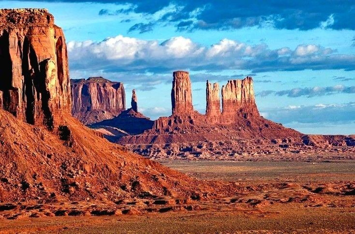  Cư trú lâu đời ở cao nguyên Arizona. Người Hopi đá sinh sống hàng nghìn năm trên các mesa - dạng địa hình đá cao đặc trưng ở đông bắc bang Arizona, Mỹ. Ảnh: Pinterest.