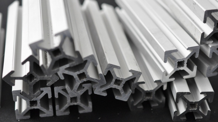  Khả năng chống oxy hóa tự nhiên. Lớp oxit mỏng bảo vệ bề mặt khiến nhôm ít bị gỉ. Ảnh: Pinterest.