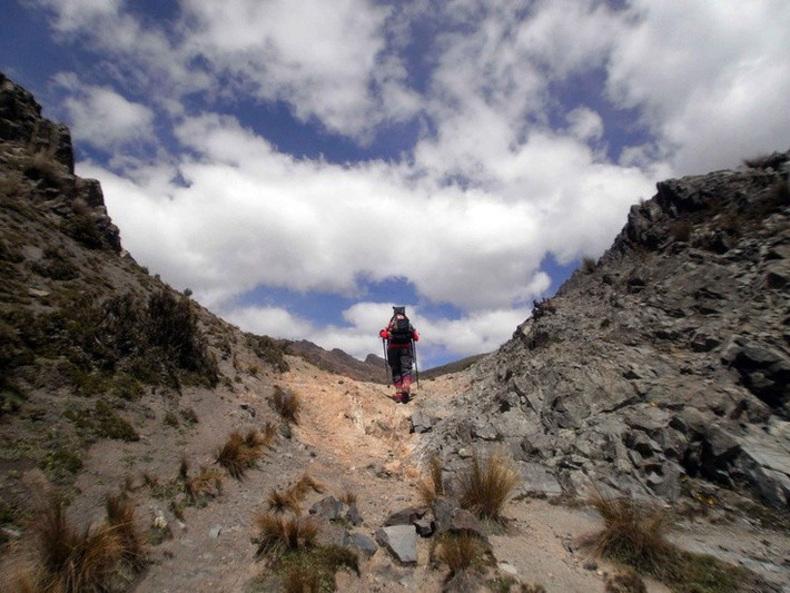  Có những tuyến trekking đẹp nhất thế giới. Tongariro Alpine Crossing là một trong những cung đường trekking nổi tiếng nhất của Vườn quốc gia Tongariro. Ảnh: Pinterest.