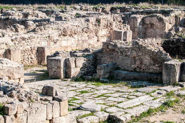 Thần Baal được tôn thờ ở đây. Ugarit là trung tâm tôn giáo lớn của tín ngưỡng Baal – vị thần bão và sấm sét. Ảnh: Pinterest.