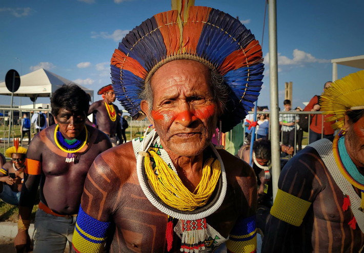  Nổi tiếng với nghệ thuật trang trí cơ thể độc đáo. Người Kayapo sử dụng màu nhuộm từ thực vật để vẽ lên cơ thể, vừa mang giá trị thẩm mỹ vừa thể hiện địa vị, độ tuổi và vai trò xã hội. Ảnh: kayapo.org.