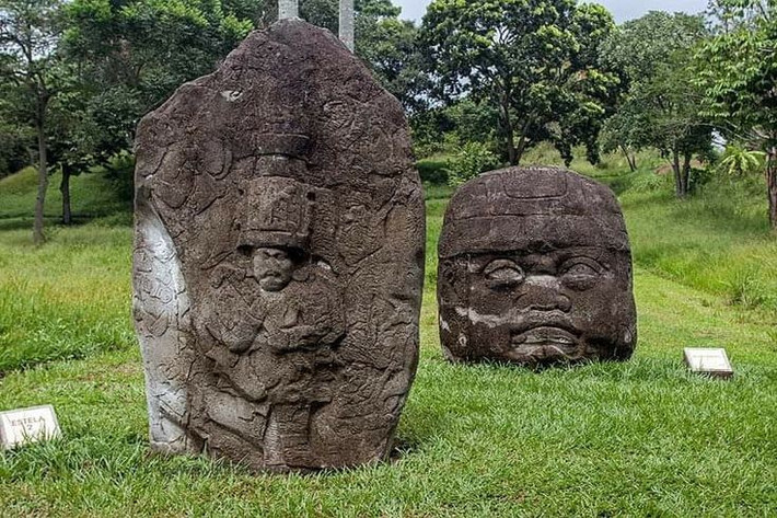  Thờ thần báo đốm bí ẩn. Nhiều hình khắc mô tả sinh vật lai giữa người và báo đốm, được cho là thần mưa hoặc thần bão của người Olmec. Ảnh: Pinterest.