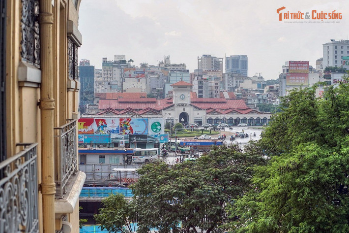 Biểu tượng xuất hiện trên nhiều vật phẩm lưu niệm và quảng bá du lịch. Hình ảnh cổng chợ Bến Thành xuất hiện trên tem, poster và đồ lưu niệm như một dấu hiệu đặc trưng của TP HCM.