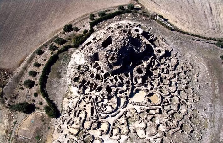  Được phát hiện muộn. Dù tồn tại hàng nghìn năm, Su Nuraxi chỉ được khai quật và nghiên cứu chi tiết từ thập niên 1950. Ảnh: Pinterest.