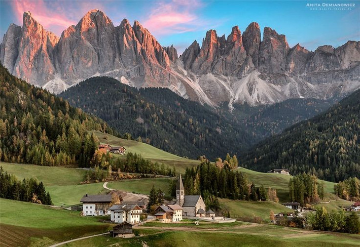 Là nguồn cảm hứng cho nghệ sĩ và nhiếp ảnh gia. Dolomites được xem là một trong những nơi đẹp nhất châu Âu để ghi lại vẻ hùng tráng của thiên nhiên. Ảnh: Pinterest.