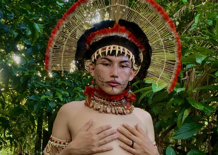  Lịch sử tiếp xúc đầy biến động với thế giới bên ngoài. Từ thế kỷ 17, Ticuna chịu nhiều tổn thất do thực dân hóa, bệnh dịch và cưỡng bức lao động, nhưng vẫn kiên cường bảo tồn bản sắc văn hóa cốt lõi. Ảnh: culturalsurvival.org.