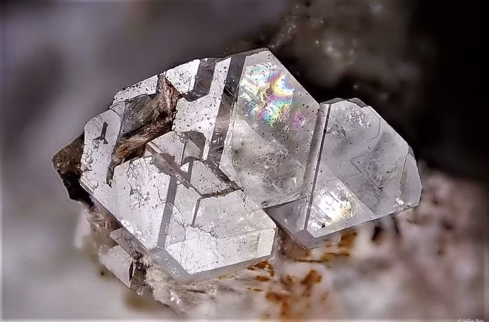  Điều kiện môi trường ảnh hưởng mạnh mẽ. Nhiệt độ, áp suất và tốc độ kết tinh quyết định tinh thể lớn hay nhỏ, đều đặn hay méo mó trong quá trình hình thành. Ảnh: Pinterest.