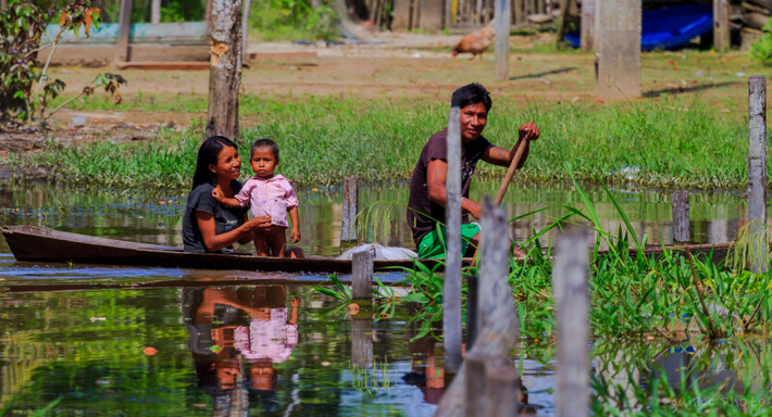  Hệ thống tín ngưỡng đa thần phong phú. Người Ticuna tin rằng thế giới được điều hành bởi các linh hồn tự nhiên, trong đó động vật, sông ngòi và cây rừng đều có ý thức và quyền năng riêng. Ảnh: Pinterest.