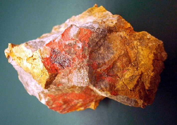  Là đối tượng nghiên cứu quan trọng trong bảo tồn nghệ thuật. Các nhà bảo tồn tranh cổ ngày nay phải hiểu rõ đặc tính hóa học của orpiment để ngăn chặn sự xuống cấp và phản ứng nguy hiểm với các sắc tố khác. Ảnh: Pinterest.