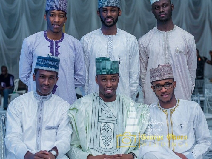  Ngôn ngữ chung vượt qua biên giới quốc gia. Tiếng Hausa là một trong những ngôn ngữ được sử dụng rộng rãi nhất châu Phi, đóng vai trò ngôn ngữ giao thương liên vùng. Ngôn ngữ này được viết bằng cả chữ Latin và chữ Ajami dựa trên chữ Ả Rập. Ảnh: Pinterest.