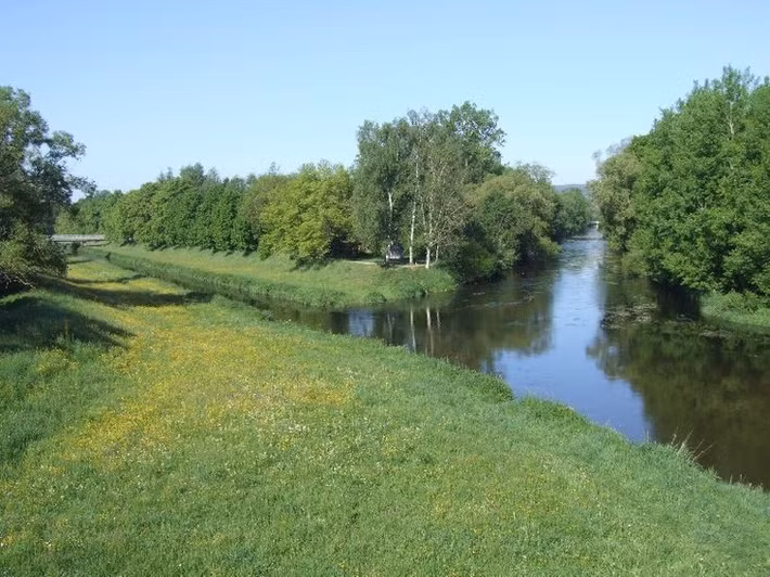  Nguồn khởi sinh của sông Danube. Một trong những con sông dài nhất châu Âu – Danube – bắt nguồn từ khu vực Rừng Đen, nơi hai dòng suối Brigach và Breg hợp lưu tạo thành dòng chính. Ảnh: Pinterest.