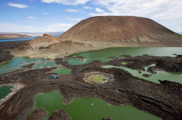  Môi trường mong manh trước biến đổi khí hậu. Sự cạn nước và các dự án thủy điện ở thượng nguồn Ethiopia đang đe dọa hệ sinh thái của hồ. Ảnh: Pinterest.