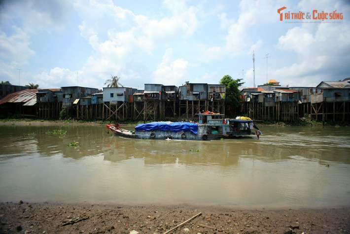 Tên kênh được đặt theo tên bà Châu Thị Vĩnh Tế. Bà là vợ của Thoại Ngọc Hầu, có nhiều đóng góp cho đời sống dân chúng nên được tôn vinh.