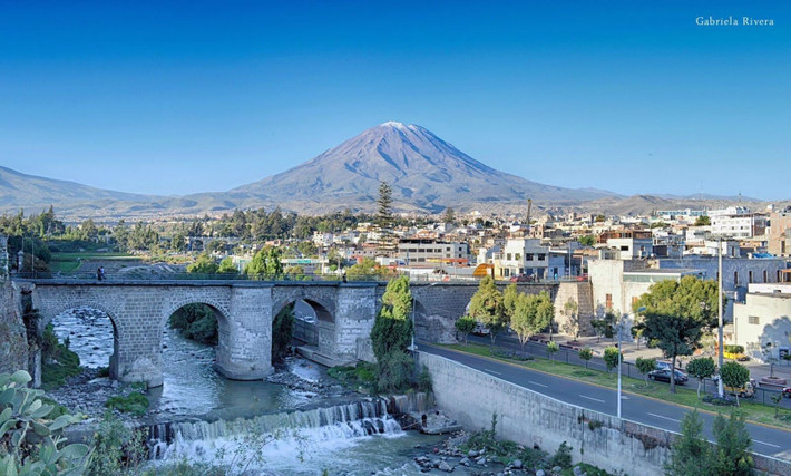  Lịch sử kháng cự và tinh thần độc lập. Trong thời kỳ thuộc địa và sau đó, Arequipa nhiều lần là trung tâm của các phong trào chính trị và cải cách, góp phần định hình lịch sử hiện đại của Peru. Ảnh: Pinterest.