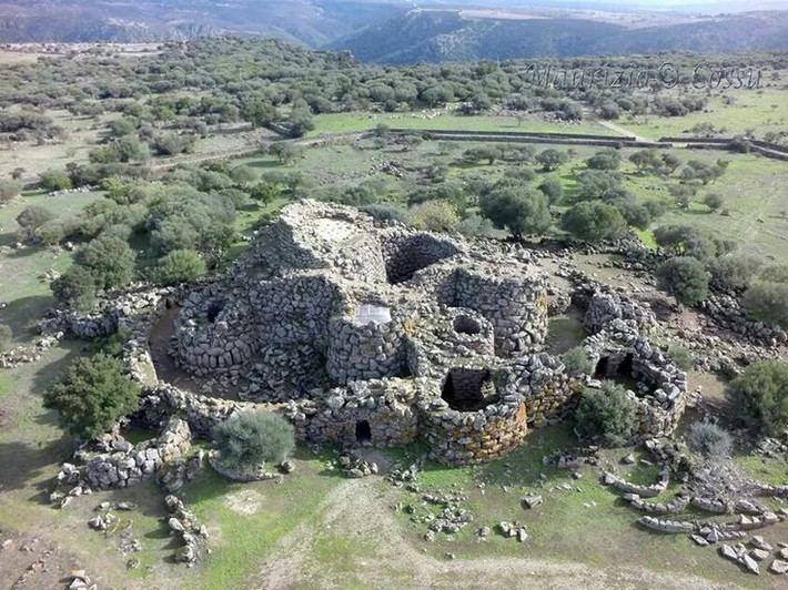  Là điểm du lịch nổi tiếng ở Sardinia. Ngày nay, Su Nuraxi thu hút hàng ngàn du khách và học giả đến khám phá lịch sử lâu đời của hòn đảo Địa Trung Hải này. Ảnh: Pinterest.