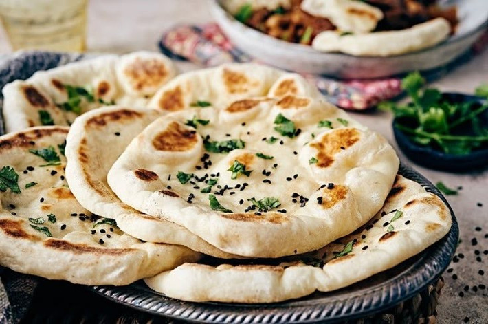 Đóng góp to lớn cho ẩm thực Ấn Độ. Các món như biryani, kebab và bánh naan được hoàn thiện trong thời Mogul và tồn tại đến nay. Ảnh: Pinterest.