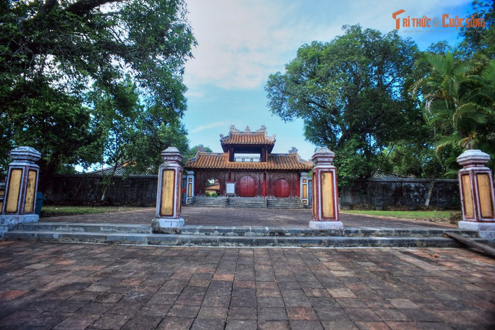 Có nhiều dấu ấn lịch sử kháng chiến. Khu vực lăng Gia Long từng là nơi hoạt động của Quân đội Nhân dân Việt Nam trong các cuộc kháng chiến.