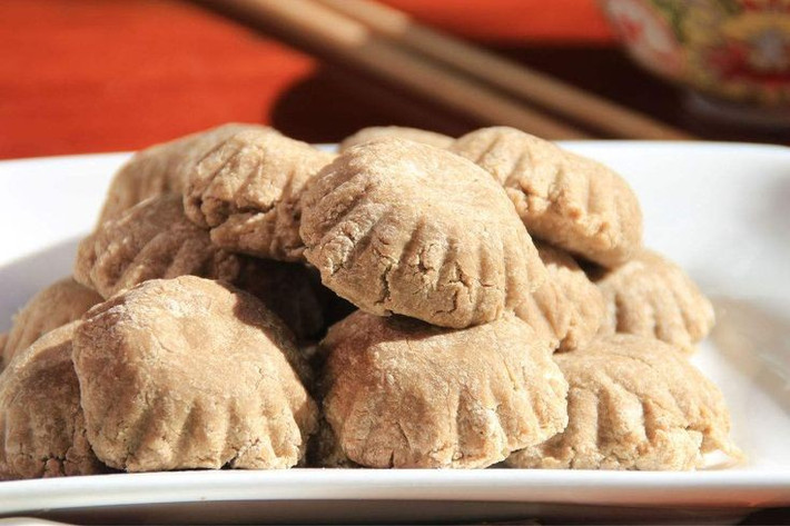  Ẩm thực nhiều năng lượng. Các món như tsampa, bánh bao momo hỗ trợ tốt cho môi trường lạnh giá. Ảnh: Pinterest.