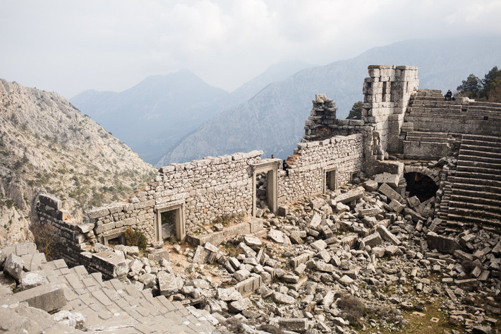 Termessos là thành phố của người Pisidia cổ đại. Cư dân Termessos thuộc bộ tộc Pisidia, nổi tiếng độc lập, hiếu chiến và không dễ bị khuất phục bởi các đế chế lớn xung quanh. Ảnh: squarespace-cdn.com.