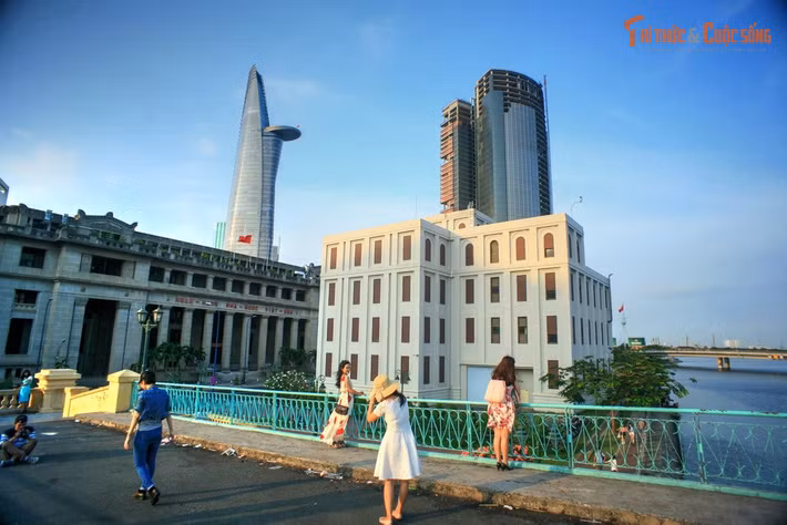 Cầu gắn liền đời sống người dân. Từ chỗ chỉ phục vụ giao thông, cầu Mống đã trở thành không gian sinh hoạt và thư giãn quen thuộc của người Sài Gòn.