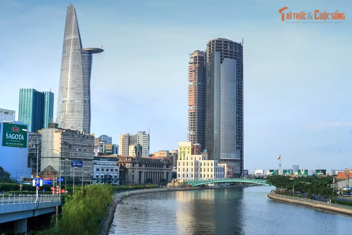 Là điểm ngắm pháo hoa lý tưởng. Trong nhiều năm, cầu Mống là nơi người dân tụ tập ngắm pháo hoa các dịp lễ lớn nhờ vị trí đắc địa bên kênh Bến Nghé.