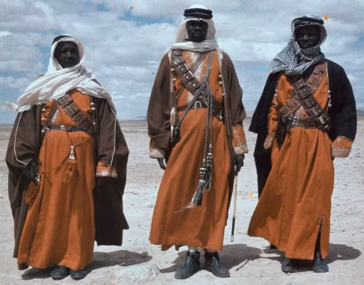  Sinh sống chủ yếu ở vùng sa mạc. Người Bedouin phân bố tại bán đảo Ả Rập, Bắc Phi và Trung Đông. Ảnh: Pinterest.