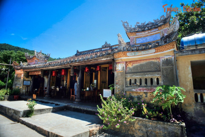 Tên gọi mang ý nghĩa sâu sắc. Tên “Hải Tạng” trong Phật giáo hàm ý là nơi hội tụ kinh Tam Tạng mênh mông như biển cả, phản ánh tinh thần Phật pháp bao la nơi hải đảo. Ảnh: Pinterest.