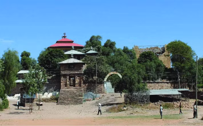  Được bảo tồn cùng nhà thờ Thiên niên kỷ. Bên cạnh đền Yeha là nhà thờ Kitô giáo cổ kính, biểu trưng cho sự giao thoa văn hóa ở đất nước có đa số dân theo đạo Kitô. Ảnh: researchgate.net.