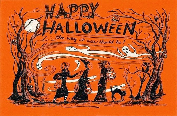 Những linh hồn không tìm được đường về. Theo truyền thuyết Celtic, có những linh hồn bị mắc kẹt giữa hai thế giới vì chưa được an nghỉ hoặc vì tội lỗi chưa được tha thứ. Họ xuất hiện dưới hình dạng những bóng trắng, làn khói mờ hay tiếng bước chân khẽ vang trong gió. Người ta đốt nến và đặt chúng trên bậu cửa để dẫn lối cho các linh hồn ấy tìm đường về nhà. Ảnh: Pinterest.