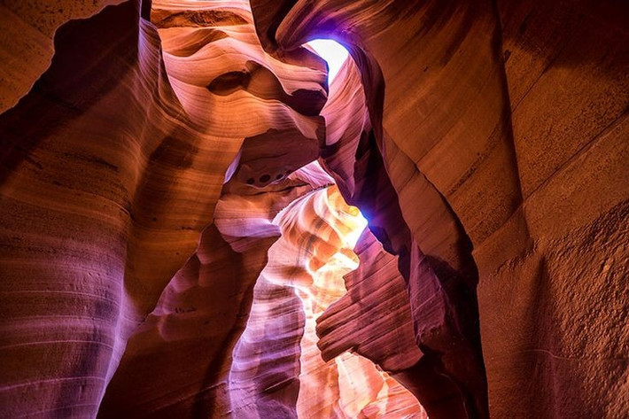  7. Xuất hiện trong nhiều tác phẩm nghệ thuật. Vẻ đẹp độc nhất của Hẻm núi Linh Dương đã truyền cảm hứng cho nhiều bức ảnh, tranh vẽ và phim ảnh nổi tiếng. Ảnh: Pinterest.