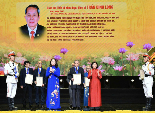 GS.TSKH.VS Trần Đình Long được vinh danh Công dân Thủ đô ưu tú năm 2025. Ảnh: NVCC. gs-long.jpg