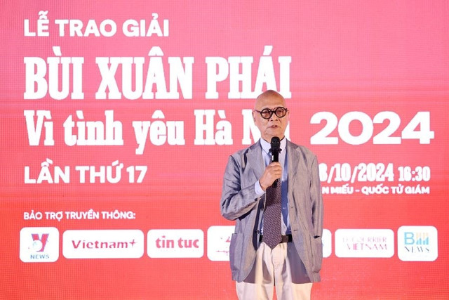 GS Hoàng Đạo Kính được trao Giải thưởng Lớn của giải "Bùi Xuân Phái - Vì tình yêu Hà Nội" năm 2024. hoang-dao-kinh.jpg