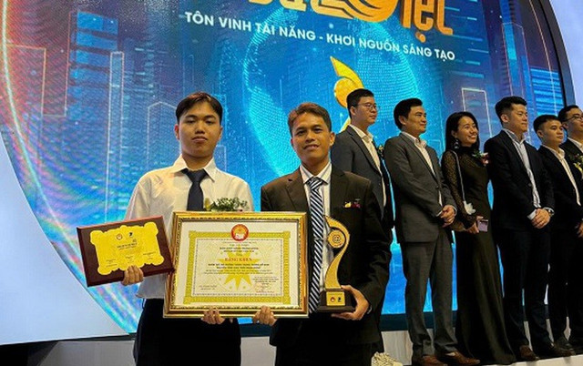 Hai cha con cùng chinh phục Nhân tài Đất Việt bằng công nghệ cảnh báo sạt lở. Ảnh: BTC. nhan-tai-dat-viet.png