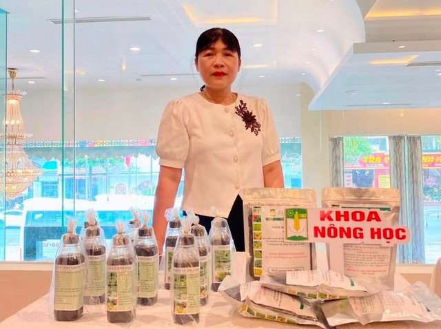 Giáo sư, Tiến sĩ Hoàng Thị Thái Hòa, Trưởng Bộ môn Nghiên cứu Nông nghiệp, Trường Đại học Nông Lâm Huế. gs-hoa.jpg