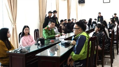 Đột kích 2 quán bar, phát hiện 30 người dương tính với ma túy ở Ninh Bình