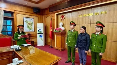 Khởi tố Phó Giám đốc Trung tâm hành chính công xã ở Tuyên Quang