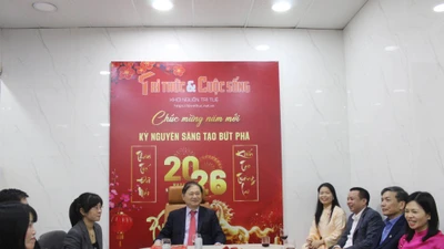 Lãnh đạo VUSTA thăm và chúc Tết Báo Tri thức và Cuộc sống 