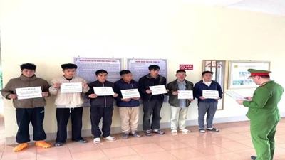 Giáo viên tham gia mua bán, tàng trữ trái phép vũ khí ở Lai Châu