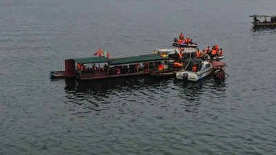 Vụ tai nạn đường thủy ở hồ Thác Bà làm 6 người chết, tàu khách chở quá tải