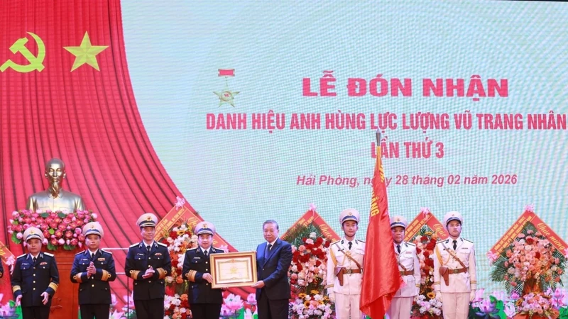 Tổng Bí thư dự Lễ đón nhận danh hiệu Anh hùng LLVTND của Quân chủng Hải quân