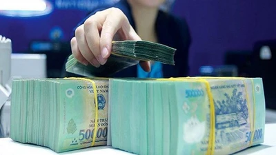 10 ngân hàng đồng loạt tăng lãi suất, tiền gửi dân cư lập kỷ lục mới