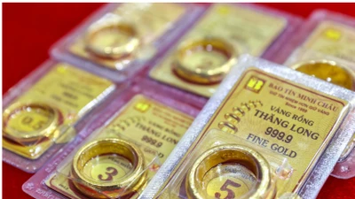 Dòng người chen mua vàng ngày Vía Thần Tài, đến giờ lãi được bao nhiêu?
